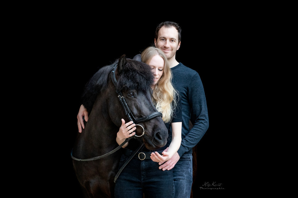 8F6A7337_2 | Ich biete Ihnen einzigartige und individuelle Fotoshootings mit Ihren Tieren.
In individuellen Coachings lernen Sie, wie sie von Ihrem Pferd, Ihrer Katze, Ihrem Hund oder einfach Ihrem persönlichen Lieblingstier eindrucksvolle Fotos machen können.