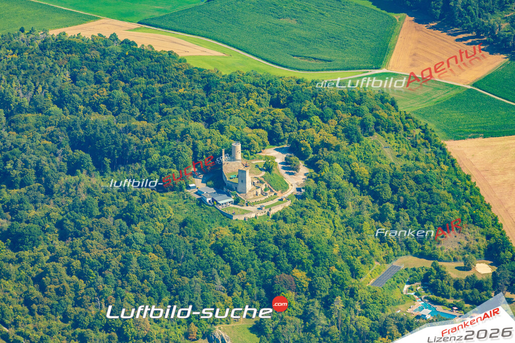 Luftaufnahme Burg Volkmarsen - Die Luftaufnahme wurde 2025 vom UL-Flugzeug heraus erstellt ( ohne Drohne ) - Hochauflösende Luftaufnahme - für professionelle Ausdrucke geeignet. Die Geschenkidee !Mit Lizenz und Bildrechte bestellbar