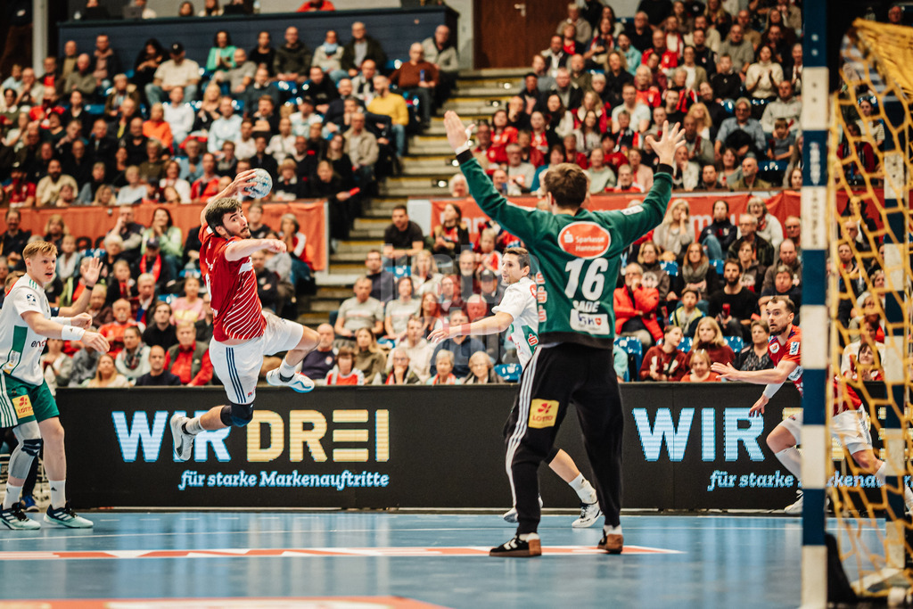 Handball | Männer | Saison 2024/2025 | DAIKIN Handball-Bundesliga | 8. Spieltag || Handball Sport Verein Hamburg vs. TSV Hannover-Burgdorf | 24.10.2024 | Jacob Lassen (#9, Handball Sport Verein Hamburg) beim Wurf aufs Tor