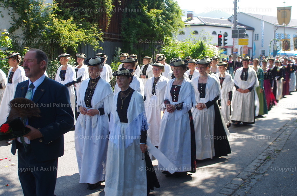 IMGP4230 | fotografiert von Axel PollmannLeonhardi Wallfahrt Benediktbeuern und Murnau, Fronleichnam, Fasching, Landschaft im Loisachtal und Benediktbeuern  - Realisiert mit Pictrs.com