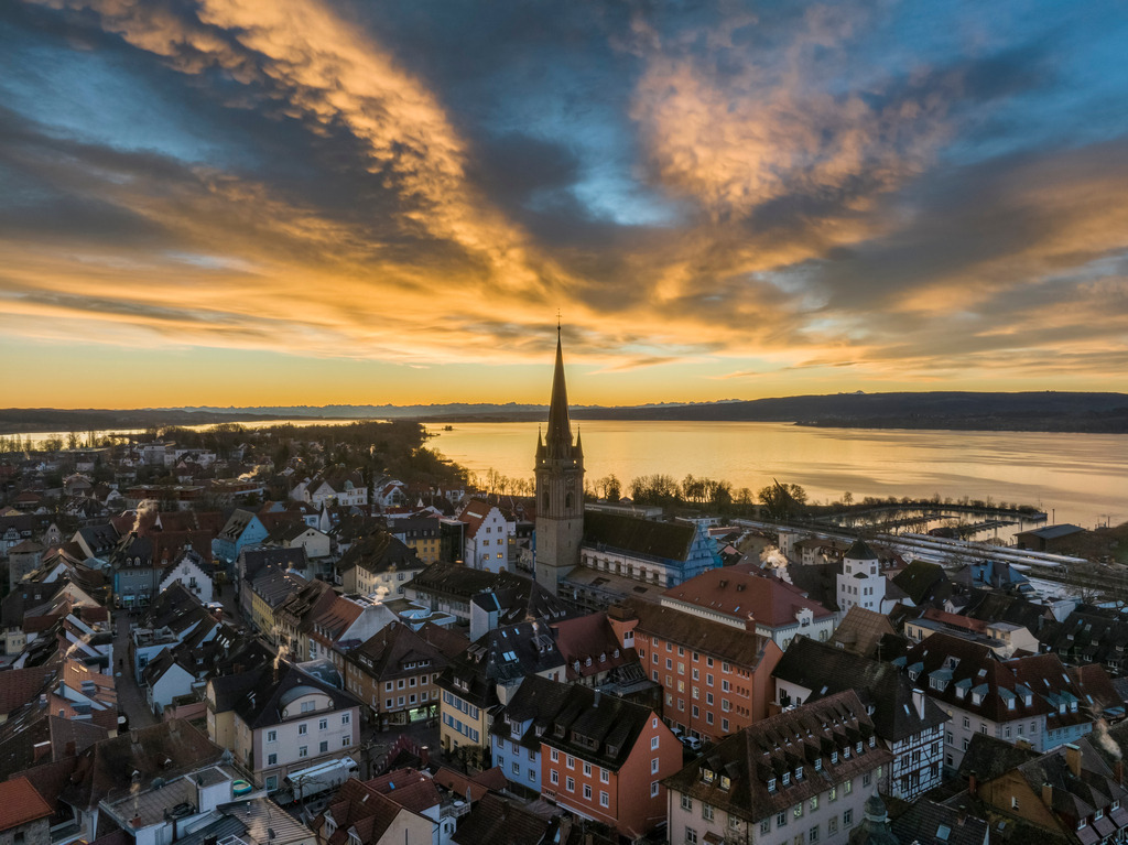 Radolfzellbilder_00328 | Die Stadt Radolfzell vor Sonnenaufgang - Realisiert mit Pictrs.com