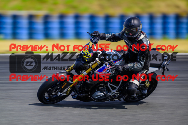 MaZZes_FotoMatrix_240725_6007705_4041 | GELB