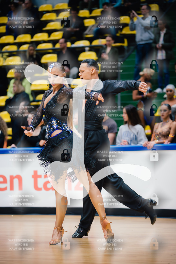 Hessen Tanzt WDSF International Open Latin 7th (74) Augustinas Trinkus _ Beatrice Rupslaukyte (Lithuania)-2025-05-18-3448 | Webshop for digital downloads and prints of dance sport, event & show photographer Julian Link - Realisiert mit Pictrs.com