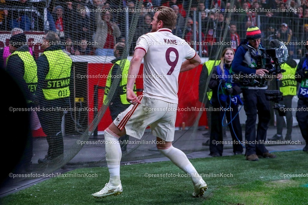 UCL11032501050 | 11.03.2025, Fußball, UEFA Champions League, Bayer 04 Leverkusen - FC Bayern München, Achtelfinale Rückspiel, BayArena, Saison 2024 2025: Torjubel nach dem 1:0 durch Torschütze Harry Kane (FC Bayern #9)DFB regulations prohibit any use of photographs as image sequences and or quasi-video.