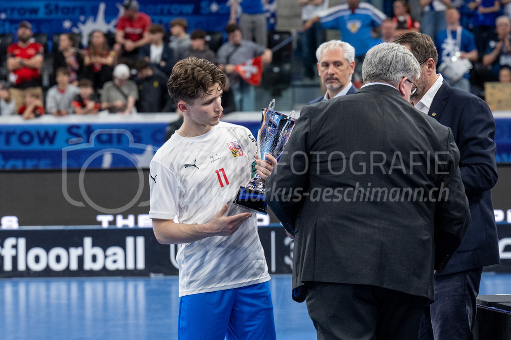 2025 Men's U19 WFC - Finland v Czechia | Šimon Ruber (#11, Czechia) receiving the trophy for the second place during 2025 Men's U19 WFC, Switzerland: 04.05.2025, Zürich, Swiss Life Arena.Event page: <a href="https://www.u19wfc2025.ch/">www.u19wfc2025.ch</a>Credit: Markus Aeschimann, <a href="https://markus-aeschimann.ch">markus-aeschimann.ch</a>Instagram: <a href="https://instagram.com/sportfotografie.aeschimann">@sportfotografie.aeschimann</a> - Realisiert mit Pictrs.com