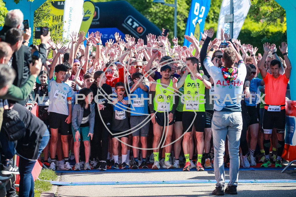 ..... | LINZ,AUSTRIA,27.April 25, Int. 3 Brückenlauf Linz  , Image shows: Photo: WAPICS / Manuel Binder