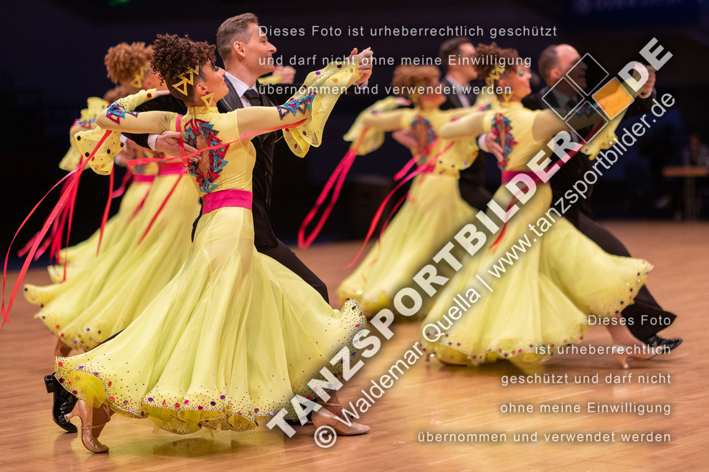20221112-00584 | Hier finden Sie Tanz Bilder vom Latein und Standard Formationen tanzen. Sportbilder vom Tanzsport. Schöne Fotos und von Weltmeisterschaft, Europameisterschaft, Bundesliga, Regionalliga, Oberliga und Landesliga sowie von GOC Stuttgart, DanceComp, WM Bremen
