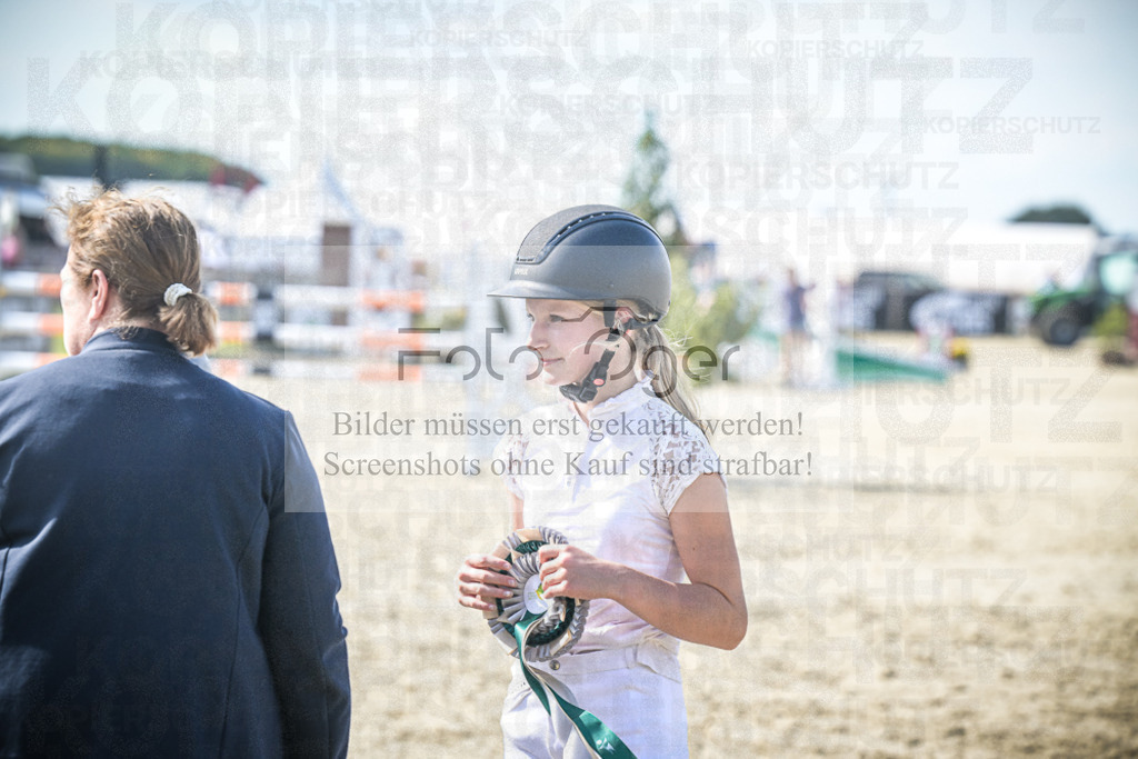 DOS_0074 | Entdecke hochwertige Reitturnierfotos von Foto Oger. Professionell, emotional und authentisch – jetzt Lieblingsmomente im Shop bestellen.Deutschlandweite Turnierfotografie. - Realisiert mit Pictrs.com