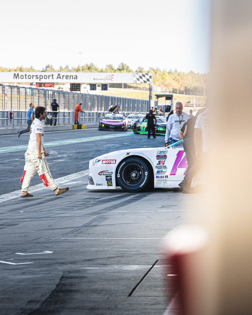 EURONASCAR OSCHERSLEBEN | Exklusive Motorsport-Fotografie aus Leipzig von TXO Media – für Rennfahrer, Teams & Sponsoren. Sausemuth liefert starke Bilder, die Emotion zeigen. Jetzt buchen & glänzen! - Realisiert mit Pictrs.com