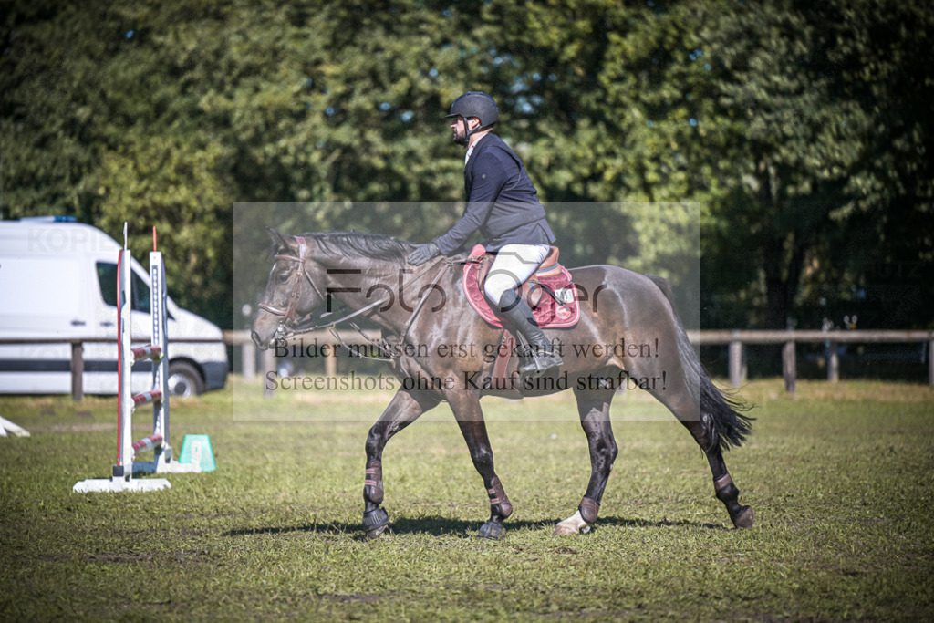 DOS_0327 | Entdecke hochwertige Reitturnierfotos von Foto Oger. Professionell, emotional und authentisch – jetzt Lieblingsmomente im Shop bestellen.Deutschlandweite Turnierfotografie. - Realisiert mit Pictrs.com