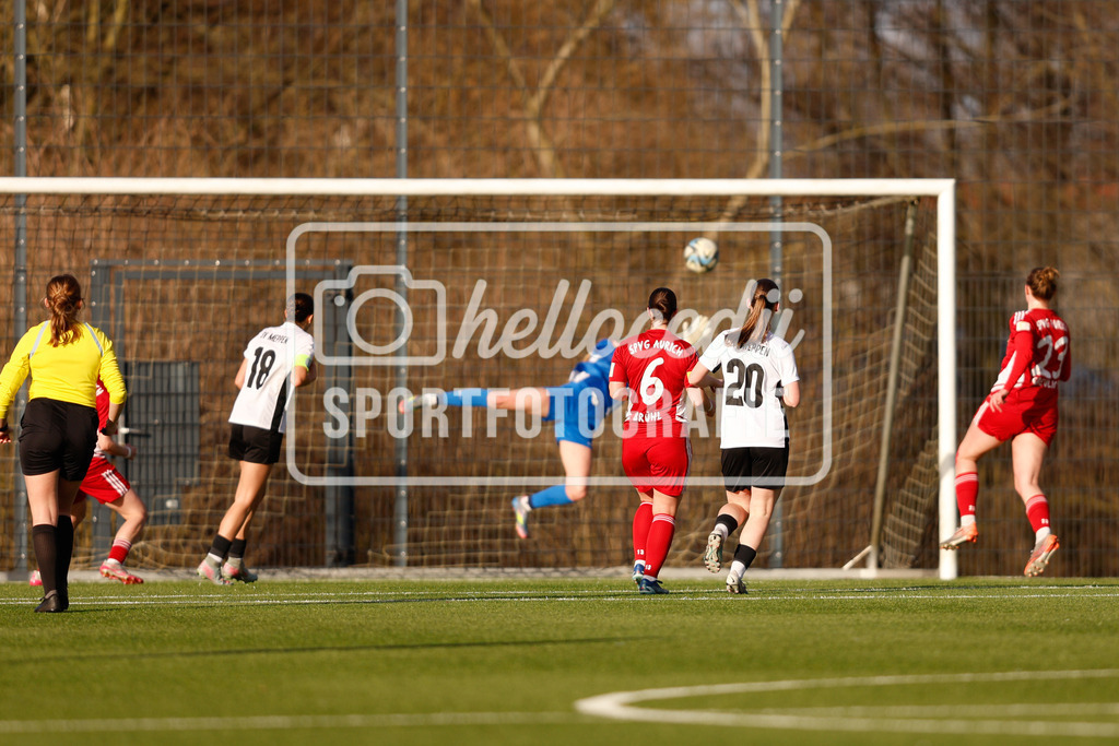 Fußball I Frauen I Saison 2025-2026 I AOK NFV Pokal I SV Meppen 1912 e.v. U20 2 - SpVg Aurich I 01.03.2026-47 | Emma Kobytzki (18, SV Meppen 1912 e.v.) Carla Mia Steenken (24, SV Meppen 1912 e.v.) Verhindert das Tor Sina Brühl (6, SpVg Aurich) Lieke Marlou ten Bokkel (20, SV Meppen 1912 e.v.) Dorothea Elisabeth Greulich (23, SpVg Aurich) - Realisiert mit Pictrs.com
