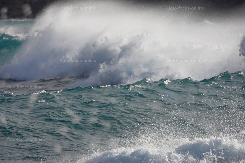 Wild waves | Atlantic breakwater