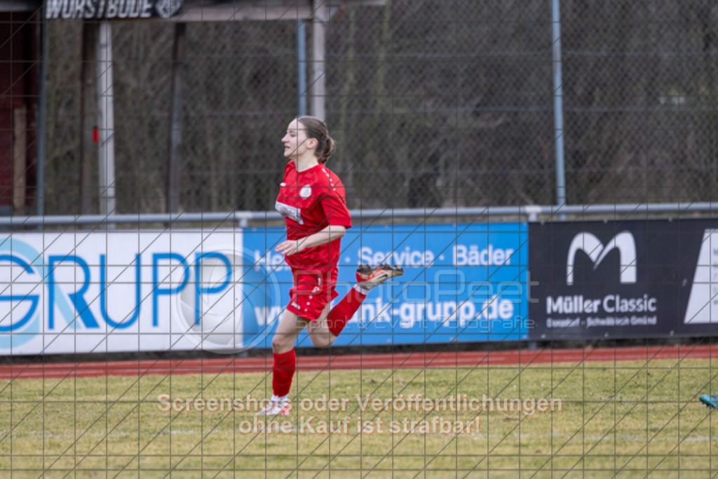 20250223_140351_0434 | #,1.FC Donzdorf (rot) vs. TSV Tettnang (schwarz), Fussball, Frauen-WFV-Pokal Achtelfinale, Saison 2024/2025, Rasenplatz Lautertal Stadion, Süßener Straße 16, 73072 Donzdorf, 23.02.2025 - 13:00 Uhr,Foto: PhotoPeet-Sportfotografie/Peter Harich