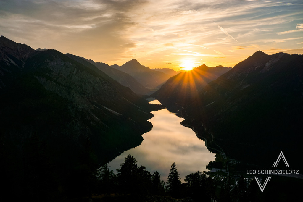 Fotografie_Leo_Schindzielorz_AT_Herbst_Tirol_Plansee_20191027_DSC08536_org | Atmosphärische Landschaftsbilder & Drohnenaufnahmen aus dem Allgäu, Tirol, Südtirol & der Schweiz – ideal für Leinwanddrucke & zur stilvollen Raumgestaltung. - Realisiert mit Pictrs.com