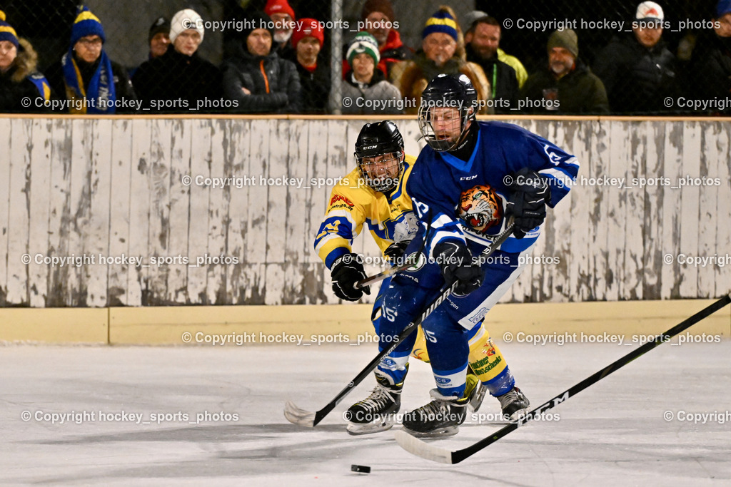 ELV Zauchen vs. EC Tigers Paternion  | #15 Rauter Johann EC Tigers Paternion, #29 Wohlfahrt Philipp ELV Zauchen, ELV Zauchen vs. EC Tigers Paternion , ELV Zauchen vs. EC Tigers Paternion  am 02.01.2025 in Eisoval Zauchen (Stadthalle Villach), Austria, (Photo by Bernd Stefan)