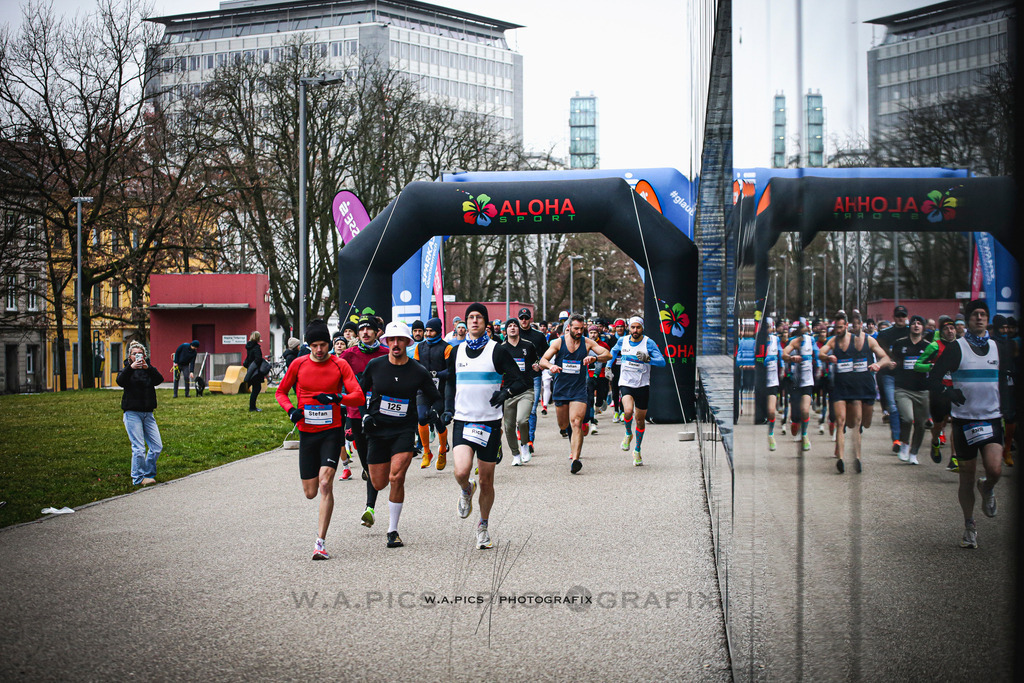 ..... | Linz, AUSTRIA,14. Dezember 25, ALOHA WINTERLAUF DEZEMBER 25 , Image shows: Photo: WAPICS / Andreas Willdoner