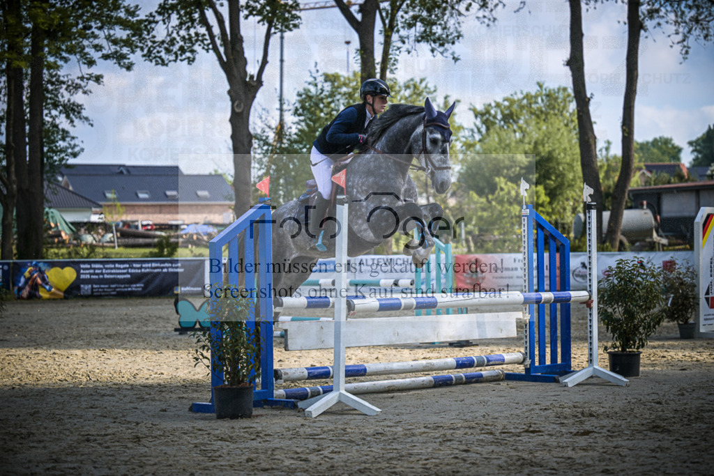 DOS_5252 | Entdecke hochwertige Reitturnierfotos von Foto Oger. Professionell, emotional und authentisch – jetzt Lieblingsmomente im Shop bestellen.Deutschlandweite Turnierfotografie. - Realisiert mit Pictrs.com