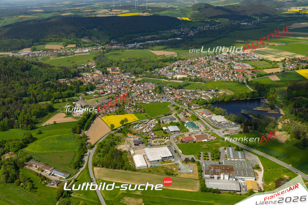 Das Luftbild der Stadt Mitwitz wurde 2022 vom Flugzeug heraus erstellt (keine Drohnen-Aufnahmen) Aufnahmehöhe ca.450 Meter- hohe Bildauflösung und Druck-Qualität. Garantiert!