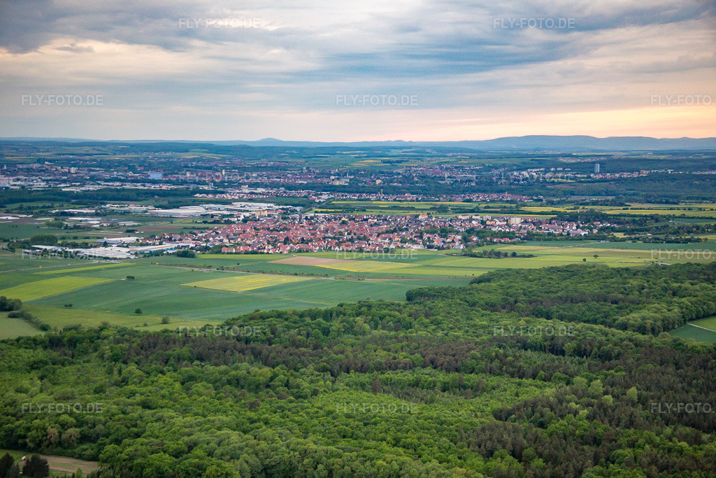 Luftbild: Ortsansicht von Südosten in Gochsheim im Bundesland Bayern in Deutschland. Foto: IMG_078973.jpg vom 14.05.2015 durch Werner Riehm/FLY-FOTO.de
