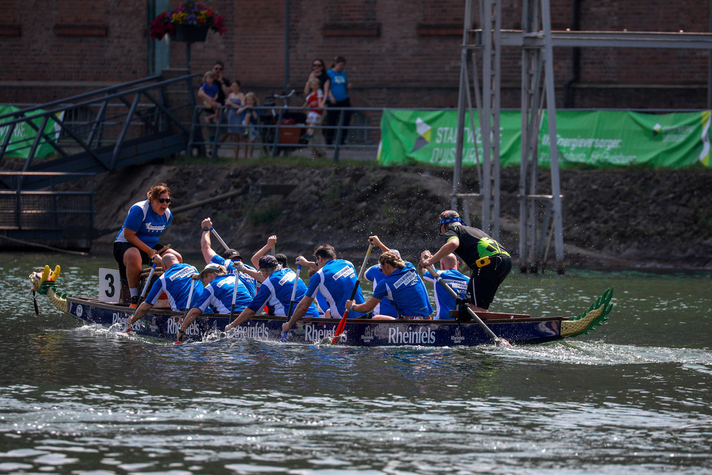 Drachenboot-Regatta_Duisburg140625_50 | Bildergalerie von Sport-Ereignissen aber auch von weiteren spannenden Dingen - nicht nur vom Niederrhein. In Anlehnung an den bekannten Spruch von Hanns Dieter Hüsch heißt das Motto: "Niederrhein ist überall".  - Realisiert mit Pictrs.com