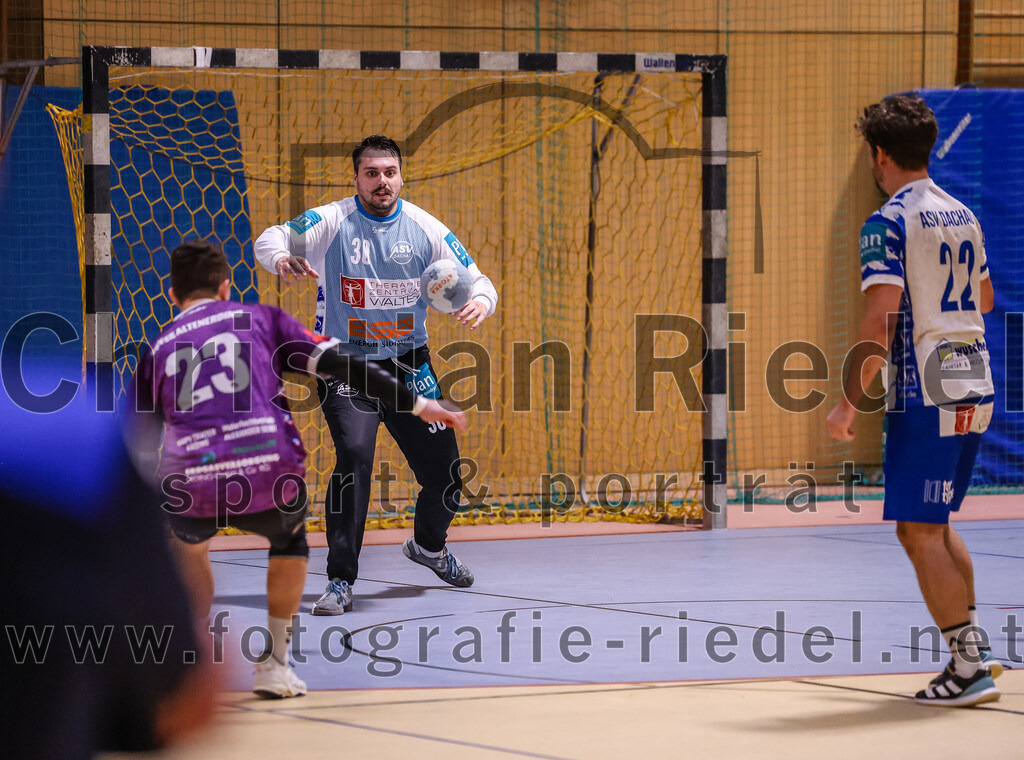 2024-11-24_085_SpVgg_Altenerding_gegen_ASV_Dachau | Erding, Deutschland, 24.11.2024:Handball, Bezirksoberliga Männer 2024 / 2025, 8. Spieltag, SpVgg Altenerding gegen ASV Dachau, Endergebnis: 30:23Moritz Sturm (SpVgg Altenerding, #23), Torwart Valentin Hagitte (ASV Dachau, #30)Foto: Christian Riedel / fotografie-riedel.net