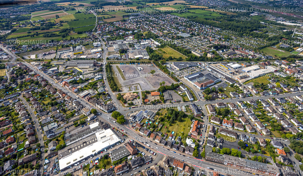 Hamm250700920Mitte | Luftbild, Ökonomierat-Peitzmeier-Platz und Wohngebiet, Zentralhallen Hamm Veranstaltungsstätte und Kaufland Supermarkt mit Solardach Solarpaneelen, Mitte, Hamm, Ruhrgebiet, Nordrhein-Westfalen, Deutschland