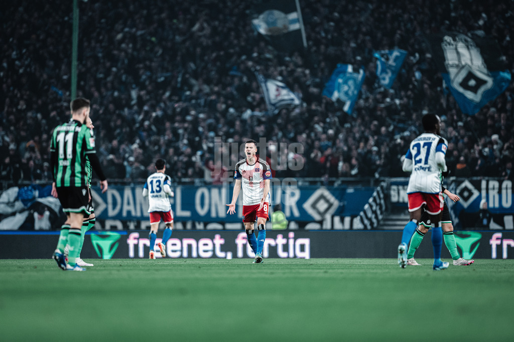 Fußball | Männer | Saison 2023/2024 | 2. Fußball-Bundesliga | 21. Spieltag | Hamburger SV vs. Hannover 96 | 09.02.2024 | Laszlo Benes (#8, HSV) beim Torjubel Emotionen
