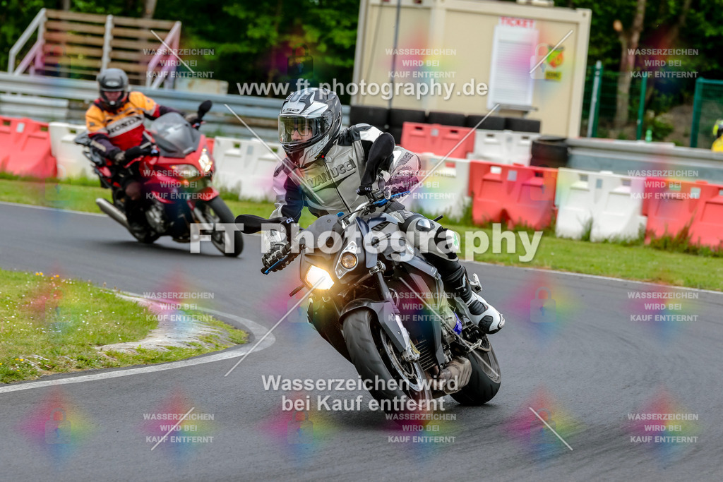 MotoTeamVBK-20343 | Hier findet Ihr Bilder von Touristenfahrten auf der Nürburgring Nordschleife oder von anderen Veranstaltungen die ich besucht habe. Viel Spass beim Durch Schauen 