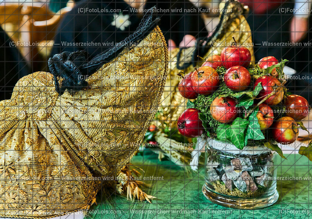 ALP0925_Erntedankfest_Lackenhof-Langau_Goldhauben-Deko | (C)FotoLois.com, Alois Spandl, ERNTEDANKFEST Lackenhof/Langau im rothschild´schen Glassalon in Langau/Maierhöfen, So 2. Okt. 2022.