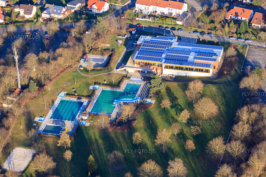 Luftbild: Rebmeerbad Bad Bergzabern im Wnter in Bad Bergzabern im Bundesland Rheinland-Pfalz in Deutschland. Foto: IMG_62369.jpg vom 24.02.2014 durch Werner Riehm/FLY-FOTO.deLequaro - VG Bad Bergzabern