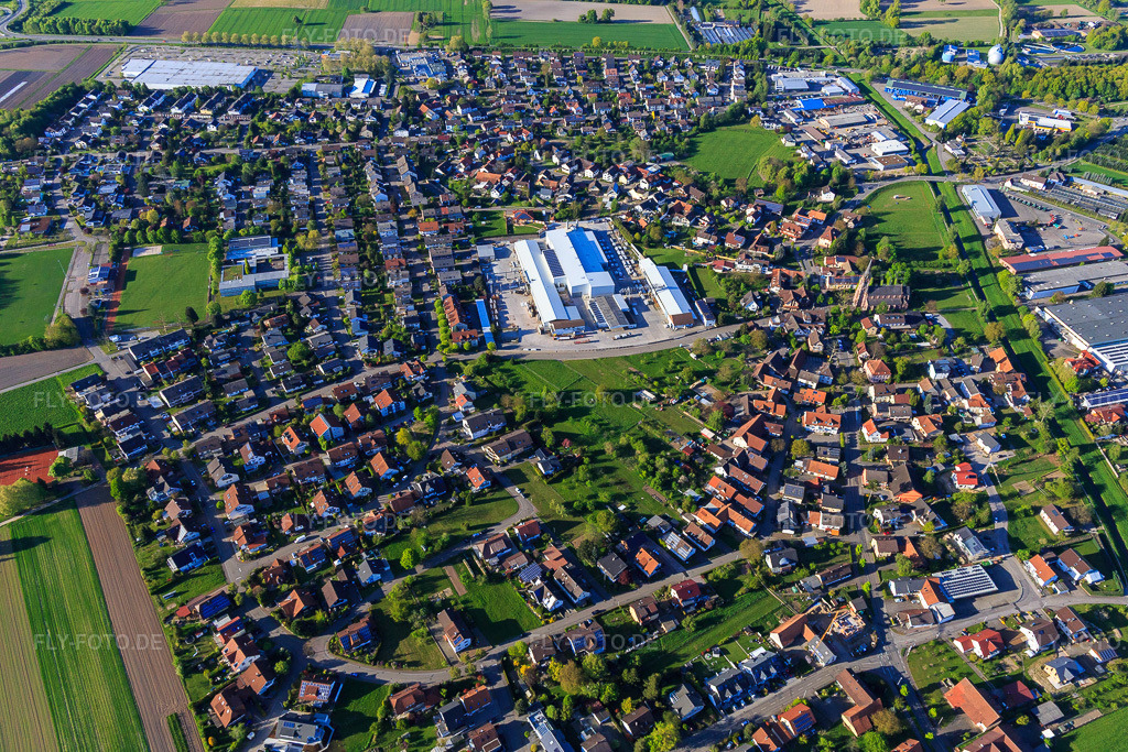 Luftbild: Ortsansicht mit Regenold Bausysteme Werk im Ortsteil Vimbuch in Bühl im Bundesland Baden-Württemberg in Deutschland. Foto: IMG_099122.jpg vom 23.04.2017 durch Werner Riehm/FLY-FOTO.deBausysteme Regenold GmbH