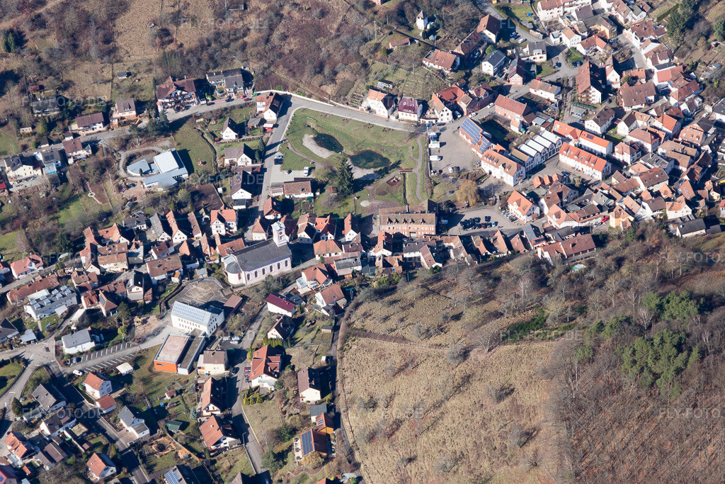Luftbild: Dorfansicht in Dernbach im Bundesland Rheinland-Pfalz in Deutschland. Foto: IMG_097042.jpg vom 25.02.2017 durch Werner Riehm/FLY-FOTO.de