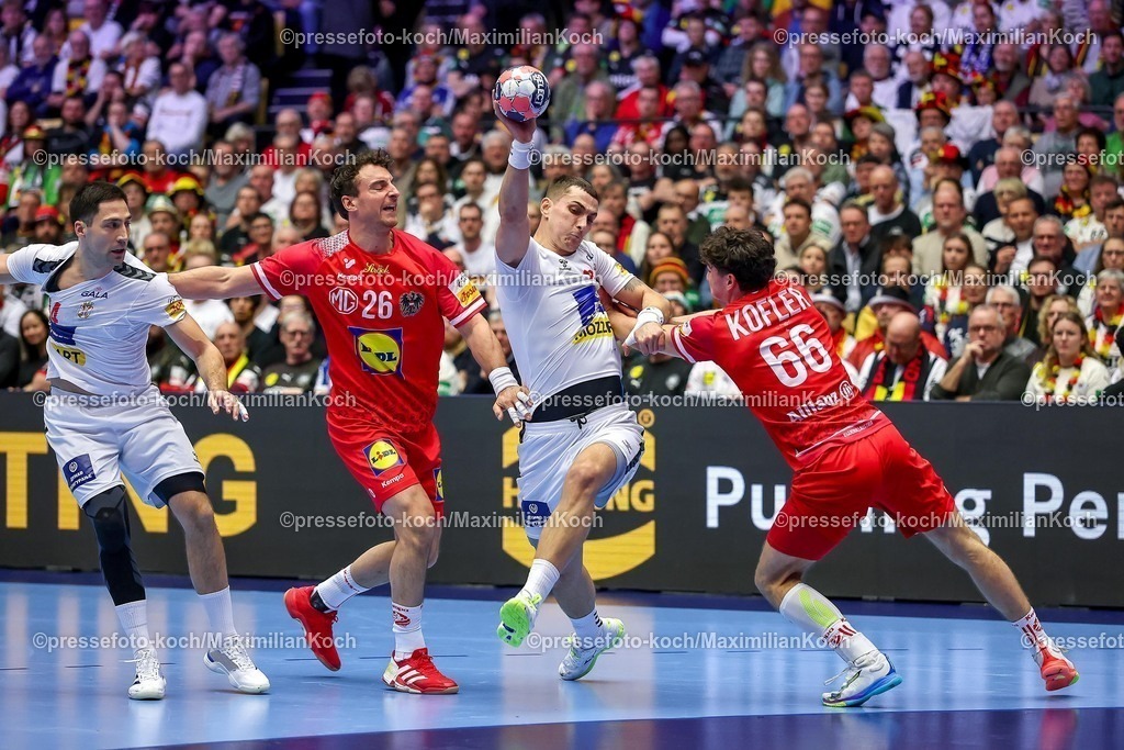 EHF19012601012 | 19.01.2026, Handball, Men's EHF EURO 2026, Österreich - Serbien, Jyske Bank Boxen in Herning, Dänemark, Preliminary Round: ya26  Elias Kofler (Austria #66) im Zweikampf gegen  