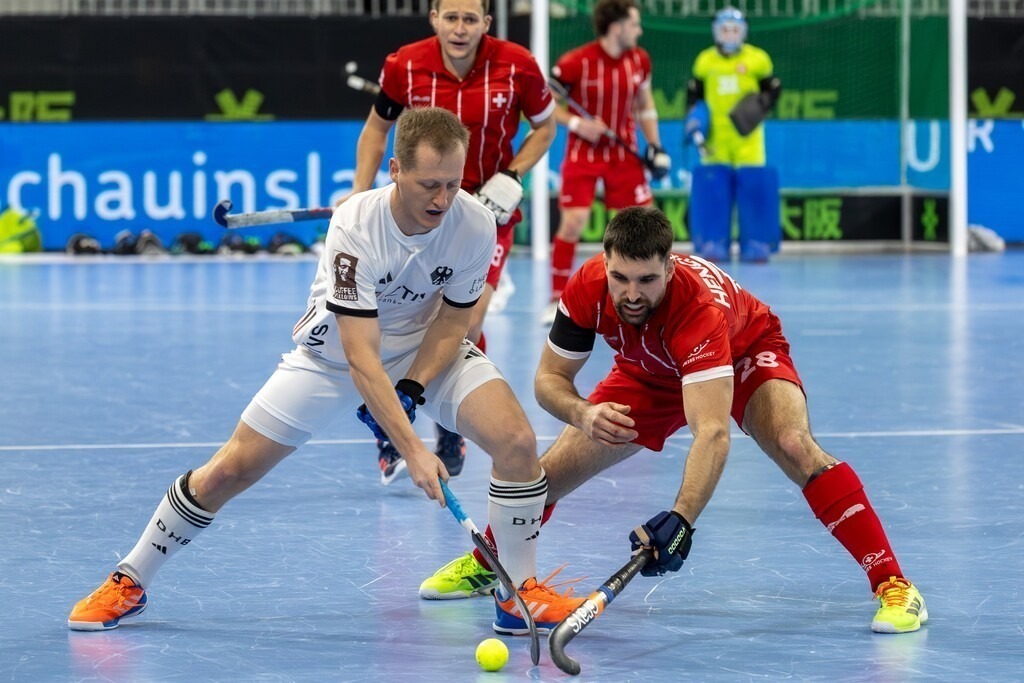 EuroHockey Indoor Championship 2026 in Heidelberg: Schweiz gegen Deutschland (Vorrunde Pool B) | EuroHockey Indoor Championship 2026 in Heidelberg: Schweiz gegen Deutschland (Vorrunde Pool B)***Am Ball: Jan-Philipp Fischer (23, Deutschland) - Realisiert mit Pictrs.com
