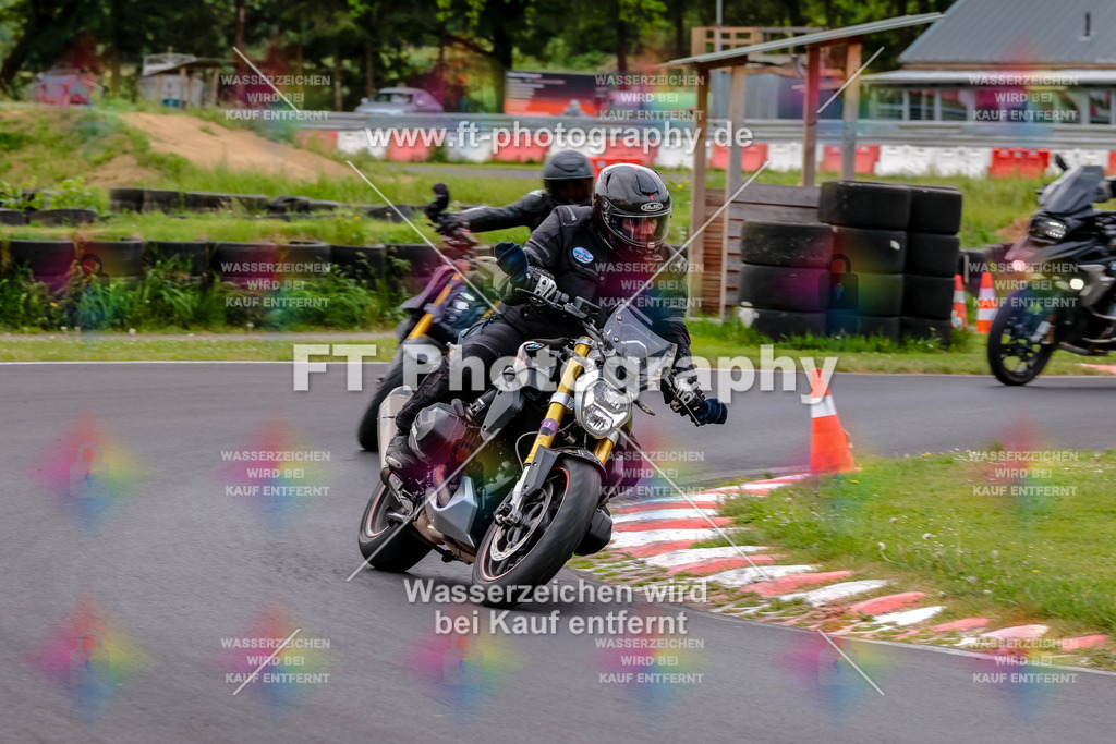 MotoTeamVBK-20162 | Hier findet Ihr Bilder von Touristenfahrten auf der Nürburgring Nordschleife oder von anderen Veranstaltungen die ich besucht habe. Viel Spass beim Durch Schauen 