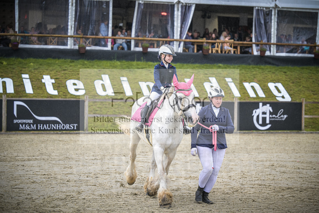 DOS_0102 | Entdecke hochwertige Reitturnierfotos von Foto Oger. Professionell, emotional und authentisch – jetzt Lieblingsmomente im Shop bestellen.Deutschlandweite Turnierfotografie. - Realisiert mit Pictrs.com
