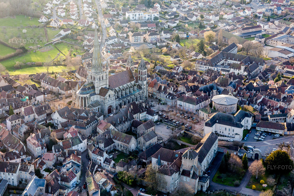 Aerial view: Medieval Saint-Lazare Cathedral in the district Parc Sud-Moulin du Vallon in Autun in the state Saone et Loire, France.Photo: IMG_105470.jpg taken on 04/01/2018 by Werner Riehm/FLY-FOTO.comResolution of the original: 5472 x 3648 px