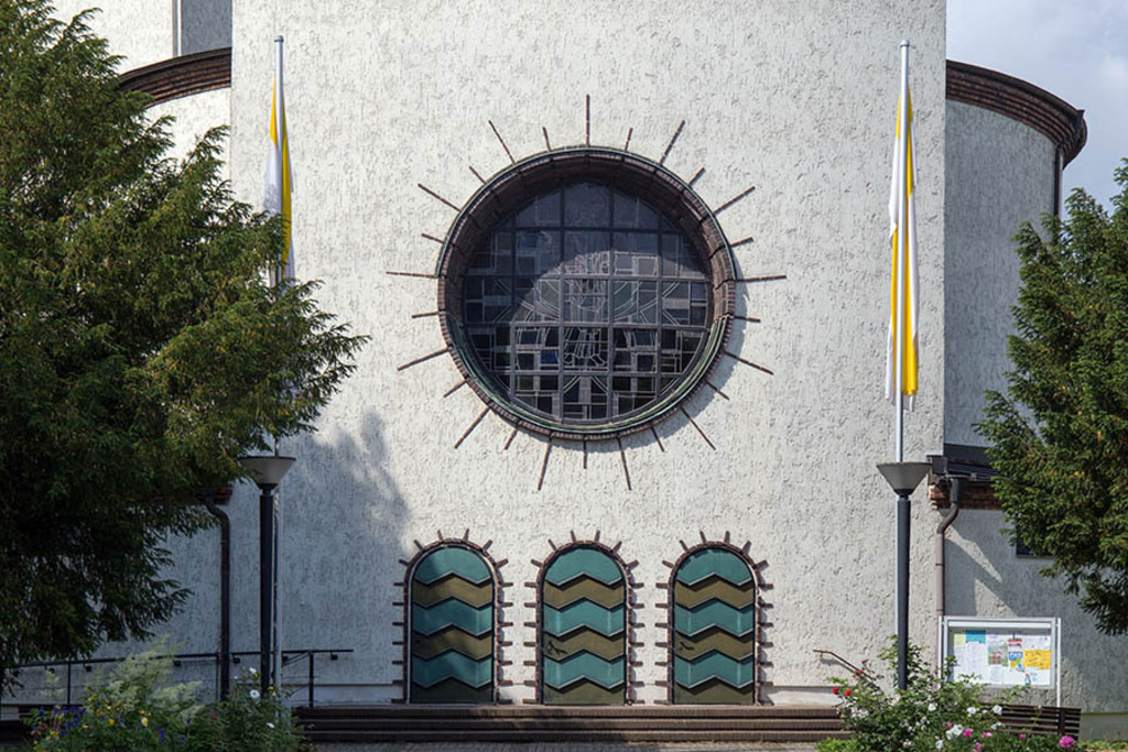 Foto: Leipzig - St. Bonifatius-Kirche | Das Team hinter BILDLEXIKON LEIPZIG bündelt historische wie aktuelle Informationen über die Stadt Leipzig in Text und Bild auf einer Plattform und stellt diese der interessierten Öffentlichkeit zur Verfügung.