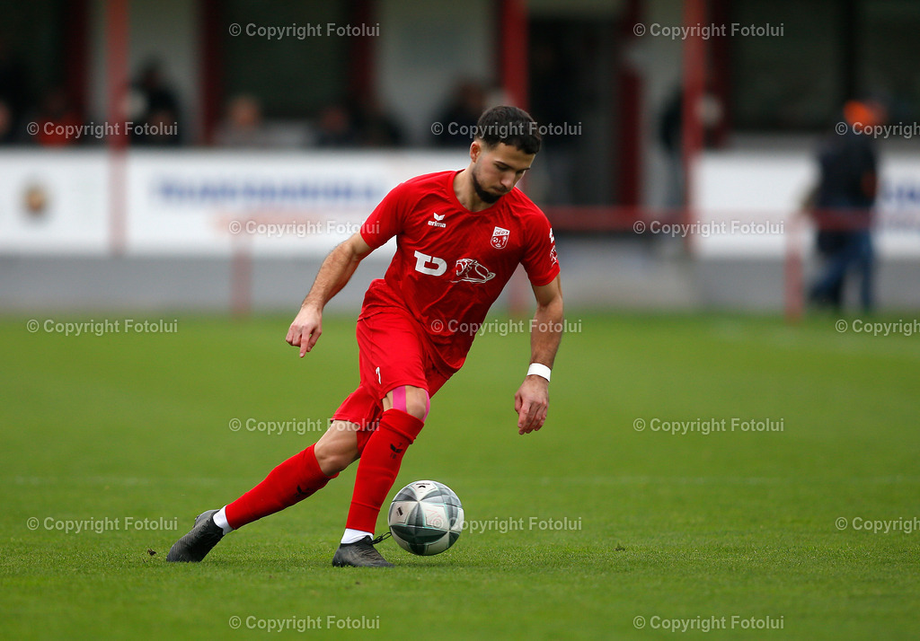 A_LUI_021124_01 | SPORT FUSSBALL ASKOE OEDT-HAKA TRAUN 02.11.2024 IM BILD : ALBI MUHAREMI  (OEDT1B) UND (TRAUN)FOTO:FOTOLUI