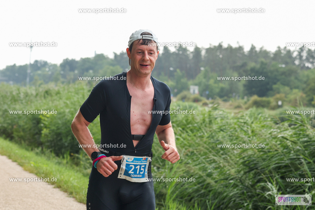 LUR_1576 | 34. M-net Erlanger Triathlon 2025 #erlangertriathlon  #mnettriathlon2025 #mnettriathlon #team #olympischedistanz #mitteldistanz #triathlon #maindonaukanal  #erlangertriathlon2025 #yourpictrs #tv1848 #tv1848erlangen  #triathlonbayern #sportinerlangen #demsportverbunden #sportshot_your_pictrs Copyright: www.sportshot.de