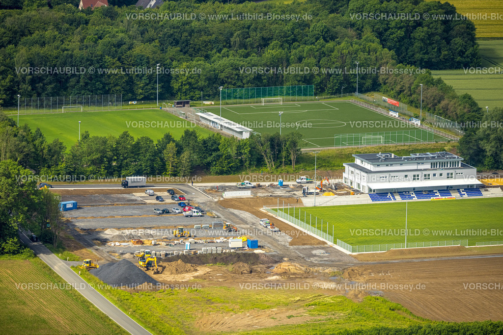Hamm220602233 | Luftbild, Baustelle und Neubau Sportplatz mit Tribünen sowie ein Vereinsgebäude mit Sport-Kindertagesstätte, An der Lohschule, Rhynern, Hamm, Ruhrgebiet, Nordrhein-Westfalen, Deutschland