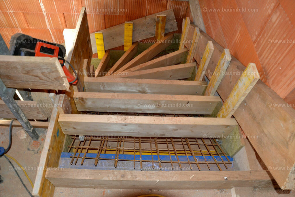 bib-lg04-betonarbeiten-treppen-0746 | Nach LV-Leistungsgruppen sortierte Detailfotos über den Bau eines Hauses. Alle Hausbau-Bilder direkt vom Urheber und Autor der Website Haus-Selber-Bauen.com