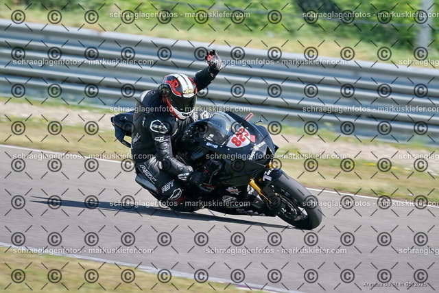 26BT02-0421 | markuskiefer.com - Realisiert mit Pictrs.com