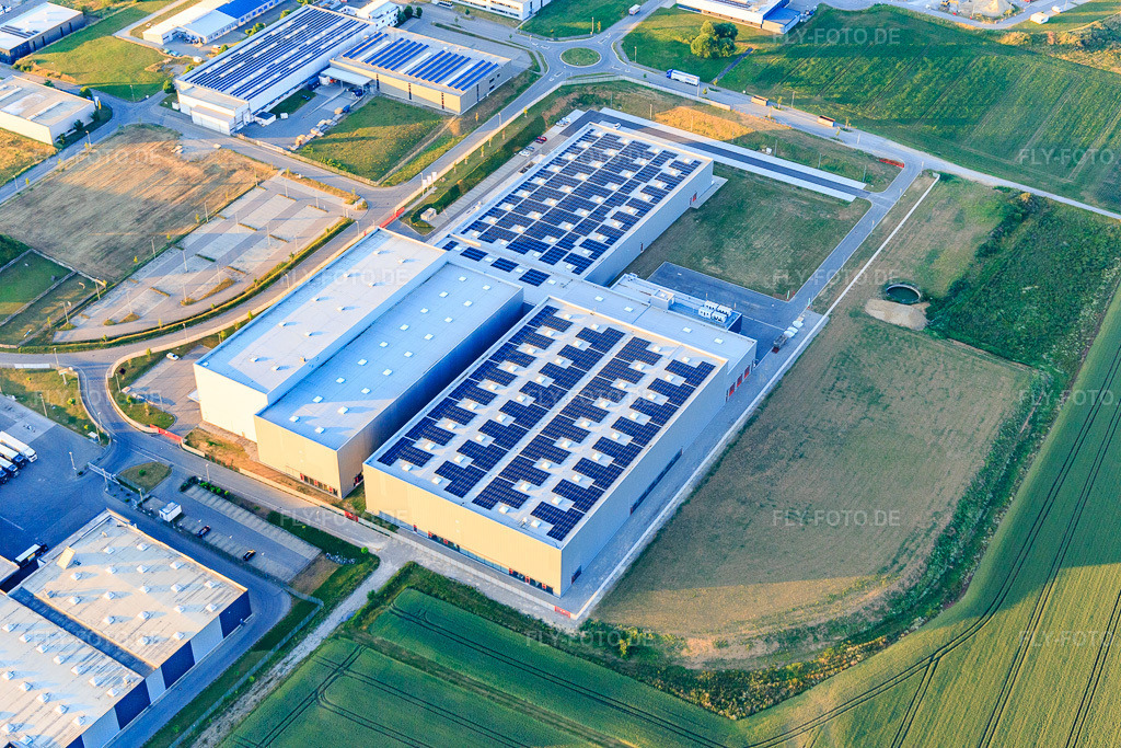 Luftbild: Maschinenfabrik Berthold Hermle AG in Zimmern ob Rottweil im Bundesland Baden-Württemberg in Deutschland. Foto: IMG_148761.jpg vom 27.06.2025 durch Werner Riehm/FLY-FOTO.deFräsmaschinenhersteller & Technologieführer aus Gosheim