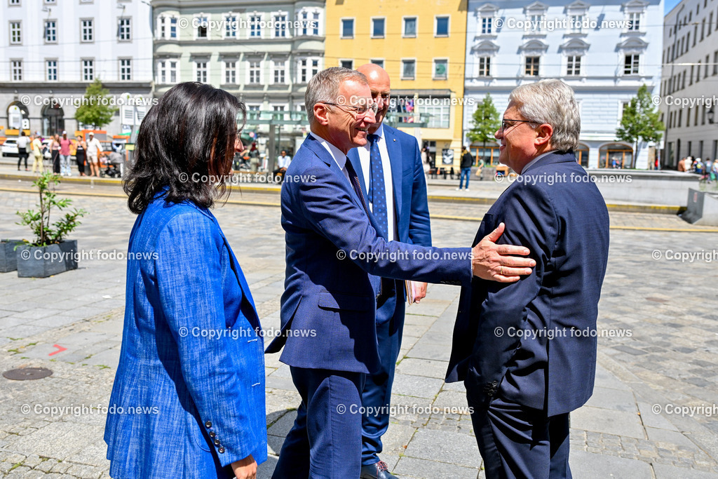 Pressekonferenz OoeVP stellt personelle Weichen_ 05.07.2024-35 | 05.07.2024, Linz, AUT, Pressekonferenz OoeVP stellt personelle Weichen - Verlaesslich fuer Oberoesterreich, im Bild Margit Angerlehner (VP, LAbg.), LH Thomas Stelzer (VP, Landeshauptmann Ooe), Christian Doerfel (VP, LAbg., Klubobmann, Bgm. Steinbach an der Steyr), Klaus Luger (SP, Bgm. der Stadt Linz)