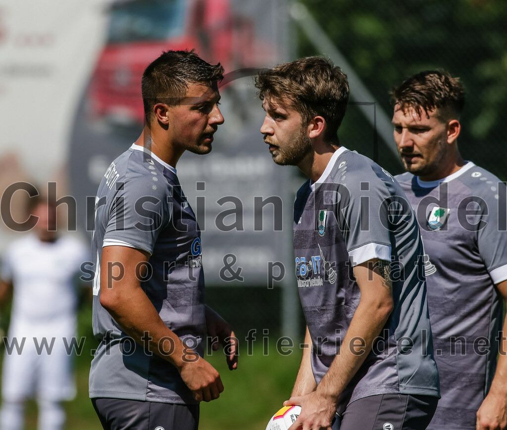 2023-08-20_037_SV_Hohenlinden_gegen_SV_Buch | Hohenlinden, Deutschland, 20.08.2023:
Fußball, A-Klasse 2023 / 2024, 1. Spieltag, SV Hohenlinden gegen SV Bruck, Endergebnis: 5:1

Stefan Ficklscherer (SV Hohenlinden, #11), Noah Haberl (SV Hohenlinden, #19)

Foto: Christian Riedel / fotografie-riedel.net
