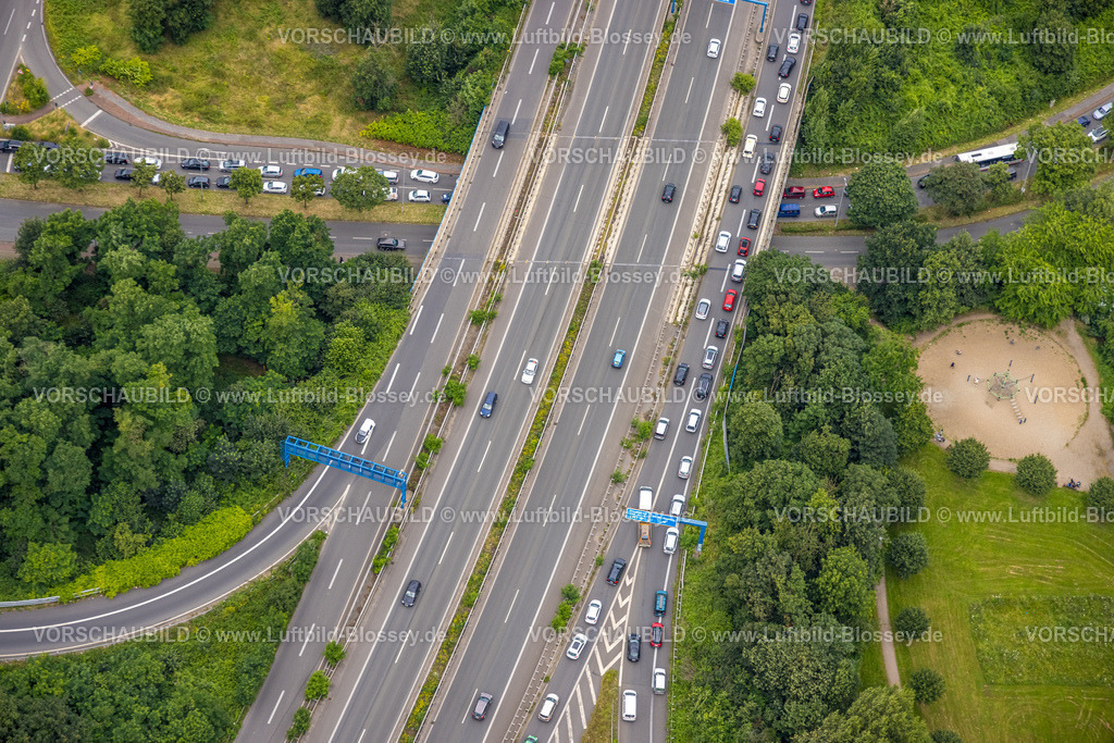 Duisburg240702284-Nord | Luftbild, Duisburg-Nord, Straßenverkehr Verkehrsstau am 2Autobahnkreuz Duisburg-Nord, Autobahn A42 und Autobahn A59, Obermeiderich, Duisburg, Ruhrgebiet, Nordrhein-Westfalen, Deutschland
