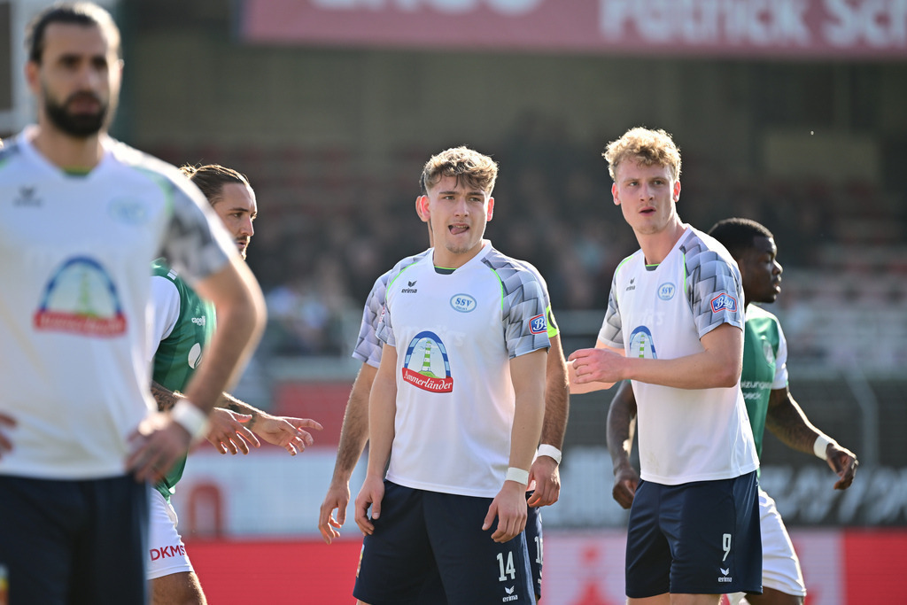 Fußball I Herren I Saison 2024-2025 I Regionalliga Nord I 25. Spieltag I VfB Lübeck - SSV Jeddeloh | Jan-Philipp Stottmann (14, SSV Jeddeloh) - Realisiert mit Pictrs.com