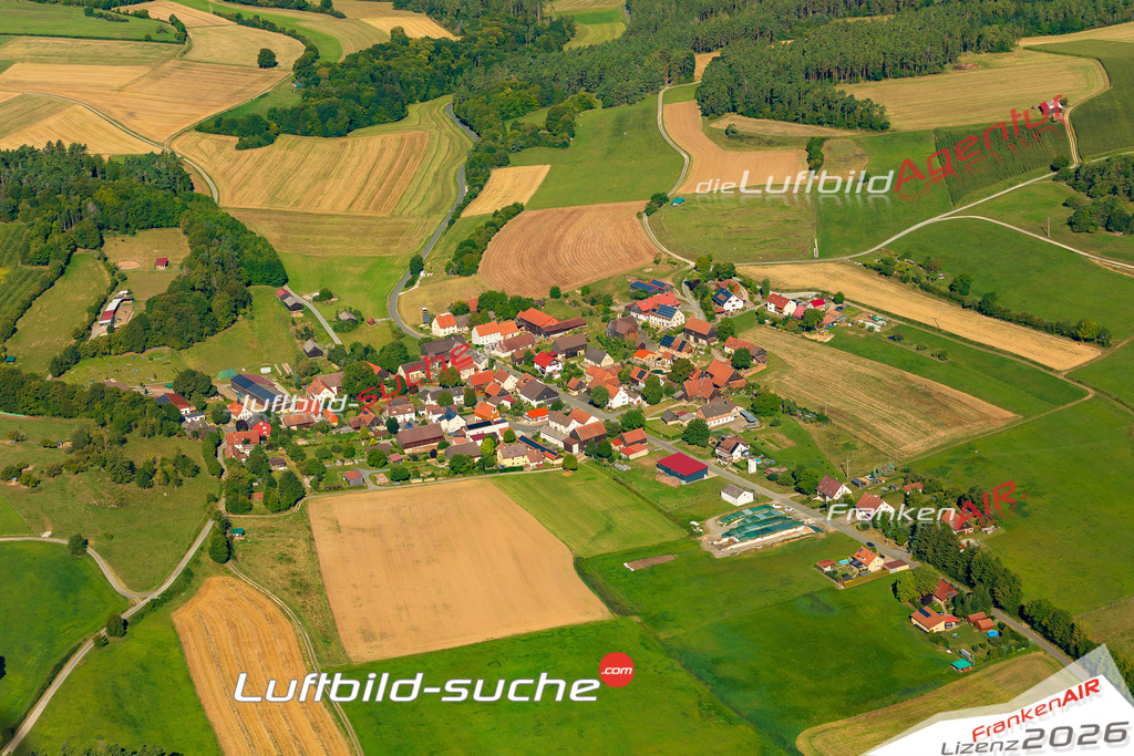 Schöne Luftaufnahme als Geschenk in Lochau Thurnau - Die Luftbildaufnahme wurde 2025 vom UL-Flugzeug heraus erstellt ( keine Drohne ) - Hochauflösende Luftaufnahme -Nicht vergleichbar mit Google Maps oder Satelittenbilder- Die Geschenkidee !Mit Lizenz und Bildrechte bestellbar