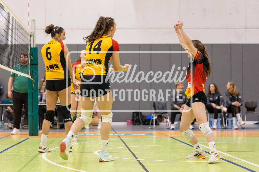 Volleyball I Frauen I Saison 2025-2026 I 2. Bundesliga Nord I 15. Spieltag I VCO Münster - VC Osnabrück I 25.01.2026-106 | Phine Günther (6, VCO Münster) Lena Schultze (14, VCO Münster) Nele Drohsin (5, VCO Münster) - Realisiert mit Pictrs.com